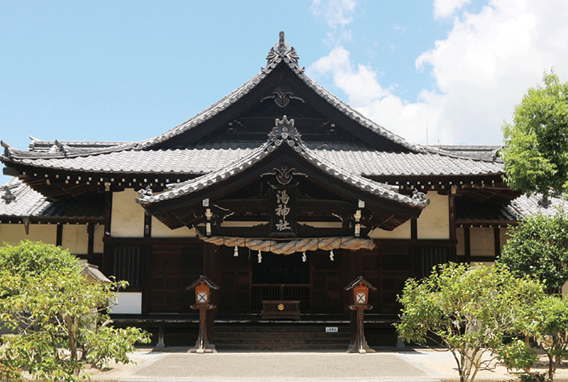 厳かな雰囲気の湯神社